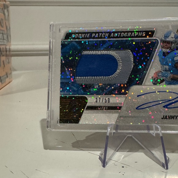 2023 Jahmyr Gibbs /50 Panini Zenith White Sparkle Autograph. Panini sealed - Picture 10 of 10